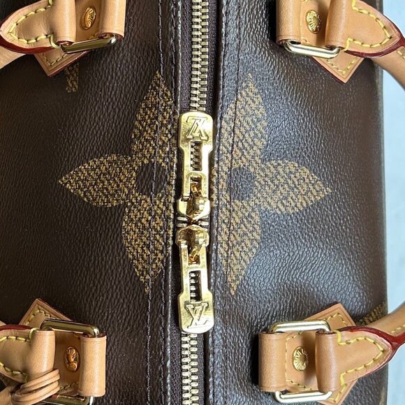 LOUIS VUITTON Reverse Monogram Giant Speedy Bandouliere 30 Bag - Picture 4 of 15